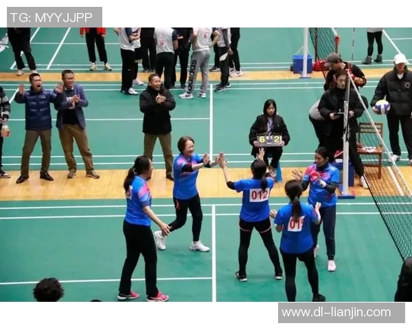 恒大与香港东方对决激情四溢球迷齐声呐喊助威共创精彩瞬间 恒大与香港东方对决激情四溢球迷齐声呐喊助威共创精彩瞬间